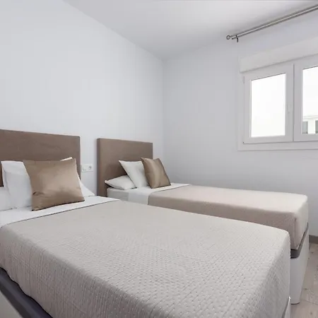 Figaro Terrace And Pool דירה אסטפונה